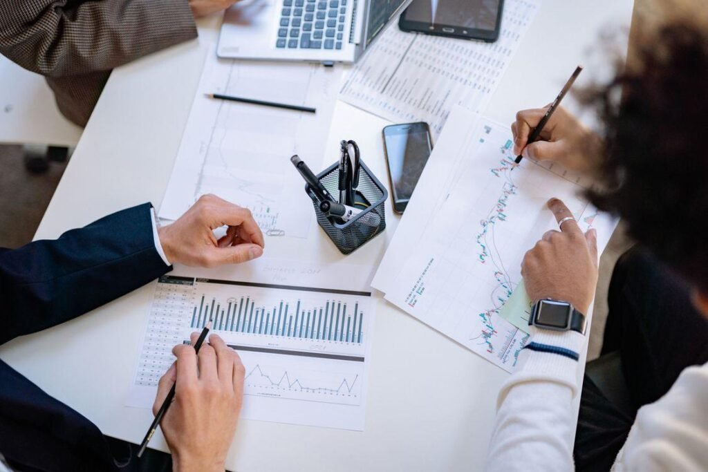 Building Smarter Reporting Systems That Keep Small Business Teams Aligned Small business team analyzing smarter reporting systems with business reports and dashboards.
