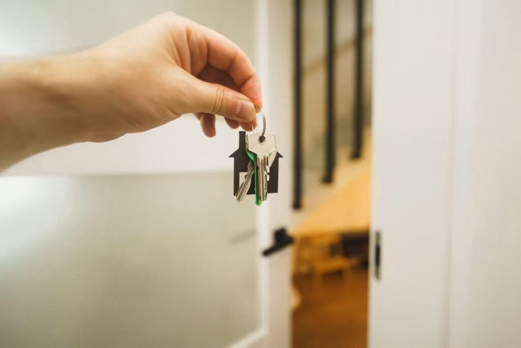 From Listing to Sold: Fresh Financing Tactics for Speedier Home Deals Hand holding house keys after a successful home financing deal.